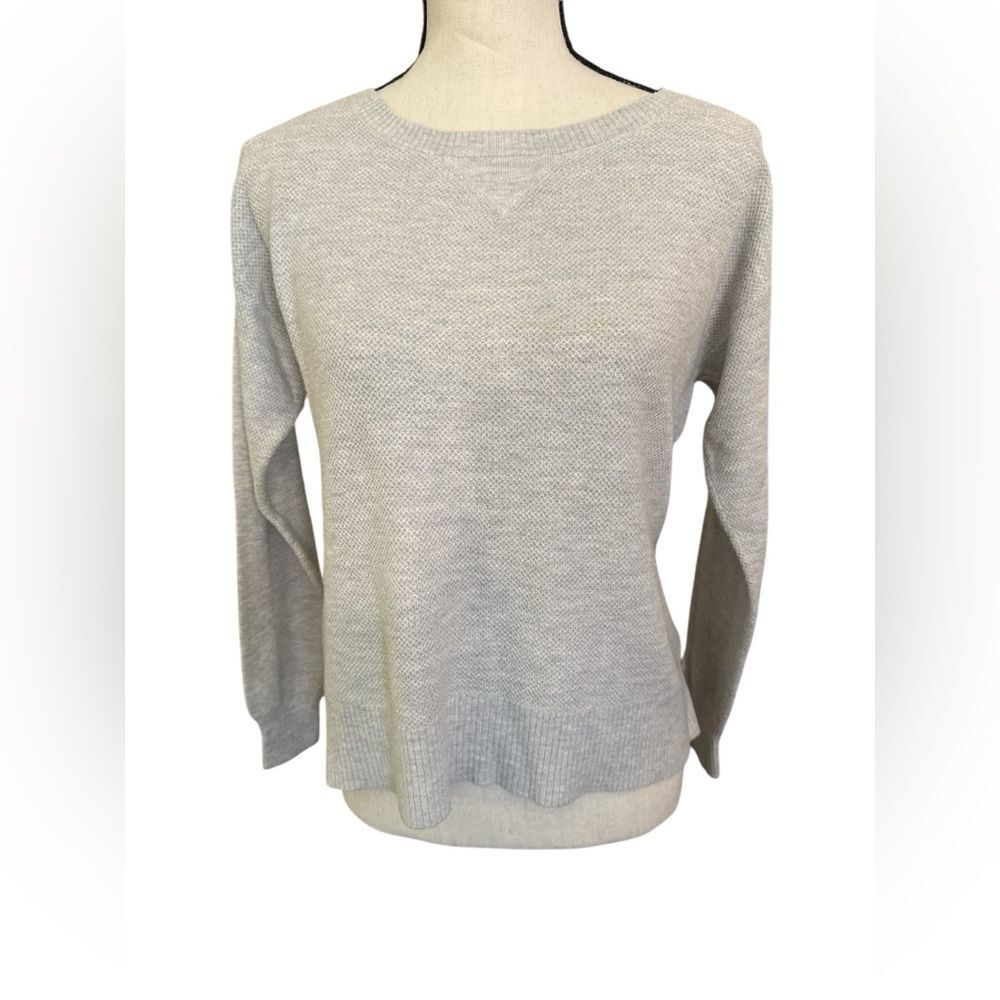 American Eagle Outfitters Light Gray Crew Neck Sweater - Medium